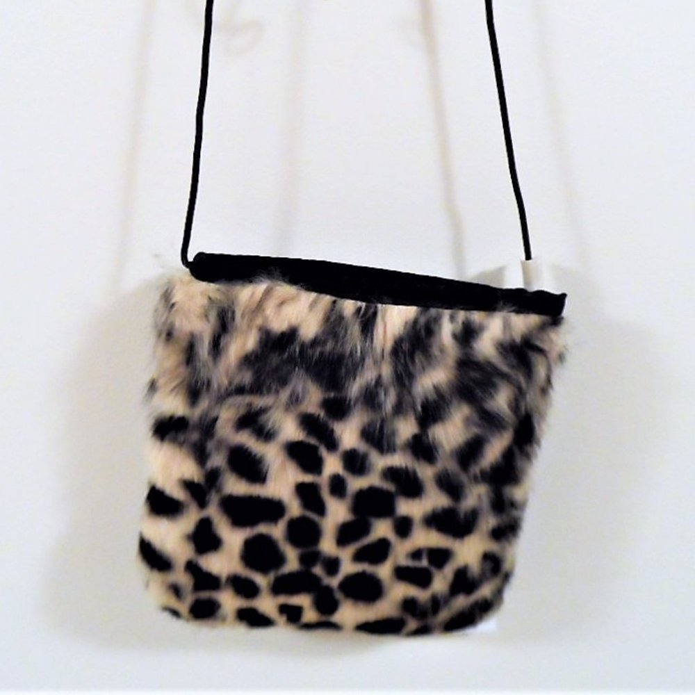 DIBARI HAND BAG  NWT